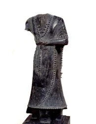 Mesopotamien: acefal statyett i steatit av Idi-Ilum, guvernör i Mari, tillägnad gudinnan Ishtar. ca 1800 f.Kr. Sön 0,41 m Paris, Louvren