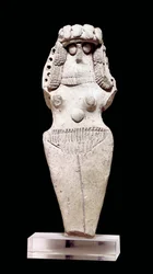 Mesopotamisk konst: Naken kvinna. Terrakotta, 2:a årtusendet f.Kr. (omkring 2000 f.Kr.). Från Tell Asmar (Esnunna i Mesopotamien). Mått: 0,106 x 0,045 x 0,018 m. Paris, Louvren