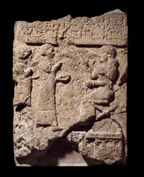 Mesopotamien: kalkstensrelief av skriftlärda som tog bytet under plundringen av Musasir. från Sargon II:s palats i Khorsabad (Khunsabad). 710 f.Kr. Sön 0,64x0,47 m Paris, musee du louvre