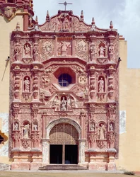 Fasad av Franciscan Mission Church of Santa Maria del Agua de Landa, 1760-78