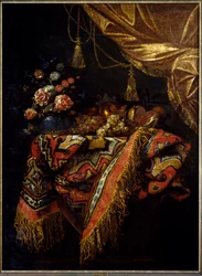 Stilleben Frukter och blommor poserade på en duk. Målning av Michelangelo Campidoglio (1610-1670) Rennes från 1600-talet, museum för konst.