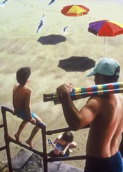 Nerför trappan till strandpromenaden