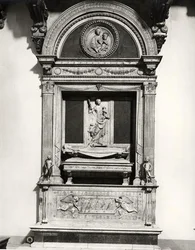 Monument till greve Ugo (d.1001) Markgreve av Toscana (marmor) (s/v foto)