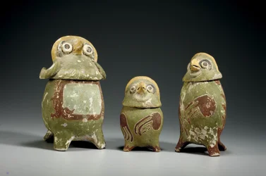 Tre Mixtec polykroma terrakottafigurskärl, ca 900-1200