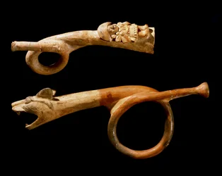 Pre-colombiansk konst, Mochica-kultur (Ugly, monchique): terrakottatrumpeter. 200-500 e.Kr. Göteborg, etnografiskt museum