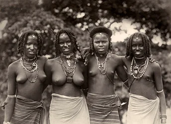 ?Bygga ett imperium? i den fascistiska tidsåldern: Cunaman girls, 09051936