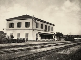 Att bygga ett imperium i den fascistiska tidsåldern: Järnvägsstationen i Asmara, 1936-05-09 (s/v foto)