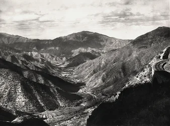 Att bygga ett imperium i den fascistiska tidsåldern: Dorfudalen, 1936-05-09 (s/v foto)