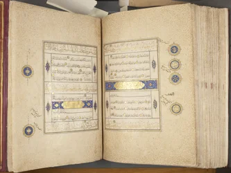 Fol 311 verso 312 recto, Timurid Quran, 1441 (bläck & guld på papper)
