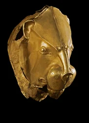 Mykensk konst: gyllene rhyton, ett ceremoniellt kärl i form av ett lejonhuvud, från grav IV i Mykene. 1500-talet f.Kr. Mått: 14 cm. Aten, Nationella arkeologiska museet