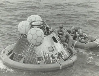 [Astronauter i livbåt efter Apollo 11 Splashdown], 1969.