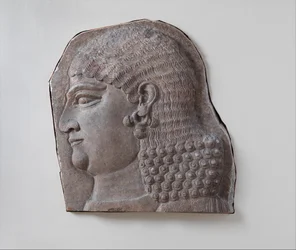 Chef för en skägglös kunglig skötare, möjligen en eunuck, c.721-05 f.Kr. (gipsalabast)