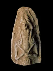 Sumerisk civilisation: statyett av en krigargud. Terrakottaskulptur. Mått: 9 cm. Nysumerisk period (mellan 2093 och 2004 f.Kr.). Från trakten kring fyndplatsen Ur. Bagdad, Iraks nationalmuseum