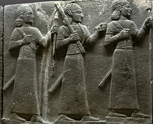 Relief föreställande hettitiska domstolstjänstemän, från Turkiet sten