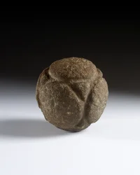 Carved Ball, senneolitikum, Skottland, ca 3750-2000 f.Kr.