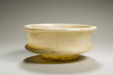 Tazza, 18:e-19:e dynastin, 1540-1186 f.Kr. (alabaster)