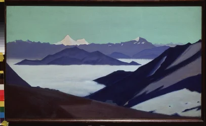Himalaya (Tibet). Dimma i bergen. (Himalaya. Dimma i bergen). Verk av Nicholas Roerich (1874-1947), tempera på duk, före 1936. Rysk konst, 1900-talet, symbolik. Ryska statens museum, Sankt Petersburg.