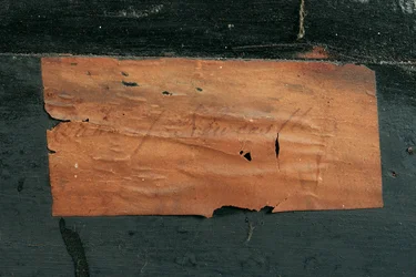 Detalj av en Ludvig XIV-kommod (ormolu, mässing, sköldpaddsskal & ebenholtsboll) (se även 486114-19)