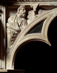 Gotisk konst: Saint Luke Evangelist, detalj av bågarna på marmorpredikstolen