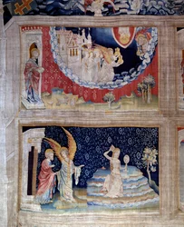 Uppenbarelseridån (1373 -1383) Nr 64: en ängel visar fördömandet av Babylon för Johannes, symbolen för avgudadyrkan, som har skapat alla nationer genom sina strider. Nederst: Babylon, den prostituerade i Satans tjänst värmer sitt hår blont framför en spege