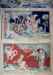 Upphängning av uppenbarelse (1373-1383), n. 24: den femte trumpeten: en nyckel släpper gräshopporna. Nedan, n. 27 visar sig ängeln i boken för Johannes som transkriberar det gudomliga budskapet till ljudet av de sju tonerarna. Gobeläng av Nicolas Bataille 