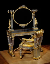 Bord och toalettstol av hertiginnan av Berry (Marie Caroline Ferdinande Louise de Bourbon, prinsessan av de två sicilierna (Deux Sicilies) (1798-1870). Kristall, gyllene brons och eglomisglas. Möbler realiserade av Nicolas Henri Jacob (1782-1871) )