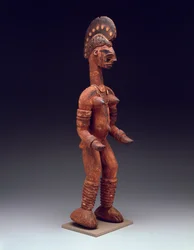 Stående kvinnofigur, sent 1800- till 1900-tal (polykromt trä med metall, fiber och pärlor)