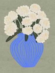 Vita blommor i blå vas