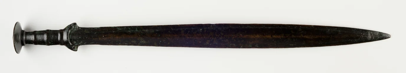 Svärd, ca 1300-900 f.Kr. (brons)