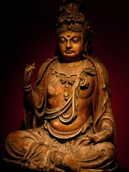 Målad träskulptur av en Bodhisattva, Songdynastin (960-1279), Shanghais nationalmuseum. Fotografi av Léonard de Selva, Kina, 2006.