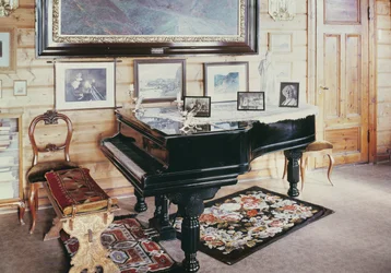 Interiör i vardagsrummet i Edvard Griegs hus (1843-1907)