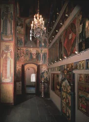 Interiör med ikonostasen i Saint Robe-kyrkan i Moskva Kreml, 1627