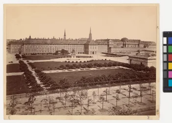 1. Burg - Heldenplatz - Vy mot Hofburgs leopoldinska flygel