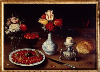 Stilleben med blomvas Buketter av tulpaner och nejlikor med körsbär, vilda jordgubbar, kokt ägg (äggkopp) och bröd. Målning av Osias Beert I ou l