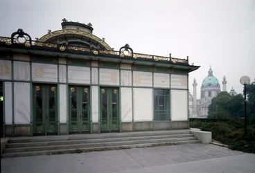 Jugendstil: vy över paviljongen vid Karlsplatz tunnelbanestation, nu kafé, skapad av arkitekten Otto Wagner (1841-1918), Wiener Secession, 1894-1899, Wien, Österrike