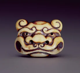 Netsuke föreställer ansiktet på en oni-demon, ca 1870 (hjorthorn)