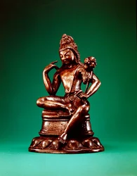 Padmapani Lokeshvara sittande i meditation, första hälften av 700-talet (brons inlagd med silver och koppar) (se även 394854)