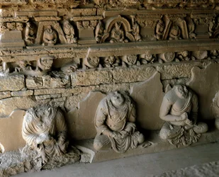 Statyer av Buddha i det gamla buddhistiska klostret i Haripur-distriktet, 2:a-1:a århundradet f.Kr.