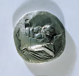 Tetradrachm av Vahbarz, kung av Persis, föreställande kungens huvud (framsidan) (se även 180369)