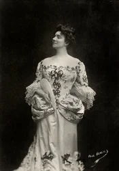 Porträtt av den franska konstnären Yvette Guilbert ( 1865