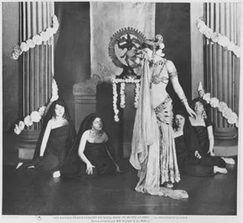 Mata Hari uppträder i Musee Guimet, Paris, 13 mars 1905