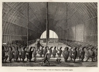 Mounza, kung av Mombouttous (Zaire), dansar framför sitt serail, bestående av 80 kvinnor, gravyr efter teckningen av P.Philippoteaux, som illustrerar en resa till hjärtat av Afrika, 1868-1871, av Dr. George Schweinfurth, publicerad i "" Le tour du m