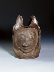 Kruka i form av ett groteskt huvud, ca 1895