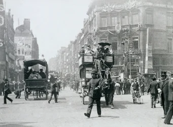 Ludgate Circus, London, förberedde sig för drottning Victorias diamantjubileum, 1897