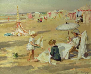 Mamma med sina barn på stranden