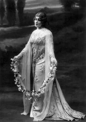 Marguerite Carre som Melisande i operan Pelleas et Melisande av ClaudeDebussy 1911, foto av Paul Nadar