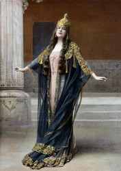 Operasångerskan Lucy Arbell (1882-1947) som drottning Amahelli i operan "Bacchus", Paris, foto Nadar från franska tidningen "Le Theatre" jul 1909