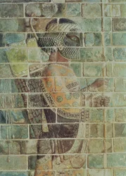 Detalj av en bågskytt från en fris, från Darius den stores palats (548-486 f.Kr.) i Susa, Iran, Achaemenid Period, c.500 f.Kr. (glaserade tegelstenar)
