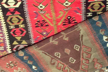 Detalj av två bönemattor (textil)