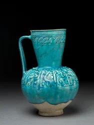 Kanna med formpressad dekor, Iran, 1100-tal (stenpasta med turkos glasyr)